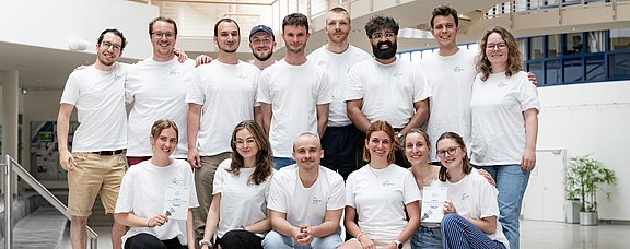 Gruppenbild mit 15 Personen