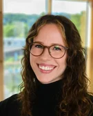 Portrait photo of Alexandra Schmidt