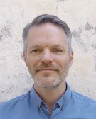 Porträtfoto von Dr. Philipp Degens