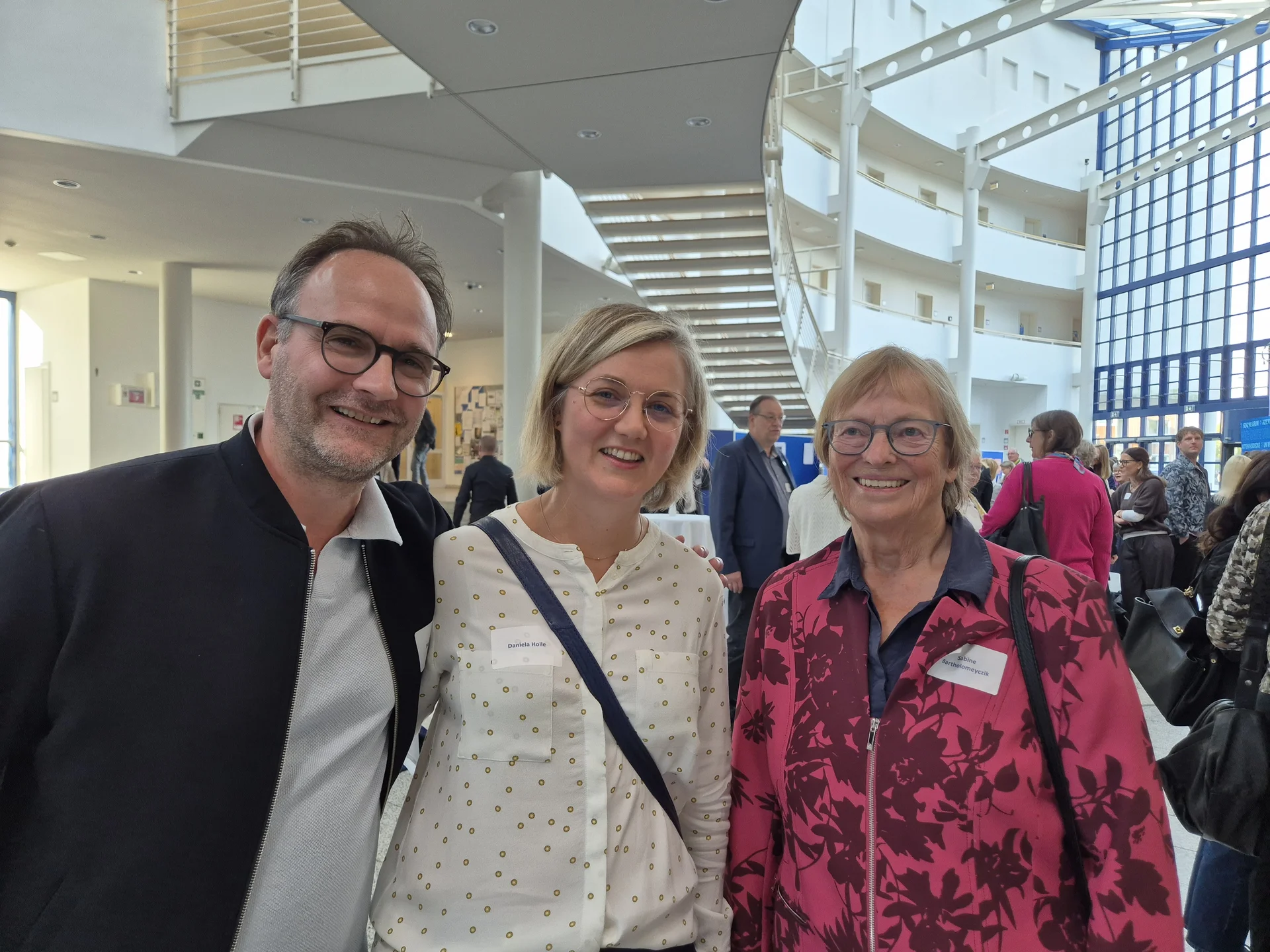 Bernhard Holle, Daniela Holle und Sabine Bartholomeyczik (Foto: Kristin Schütz) Bernhard Holle, Daniela Holle und Sabine Bartholomeyczik posieren für ein Foto