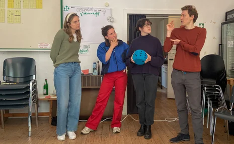 Stufu-Slam (Foto: UW/H) Symbolbild des Stufu-Kurses: Demokratie in mir