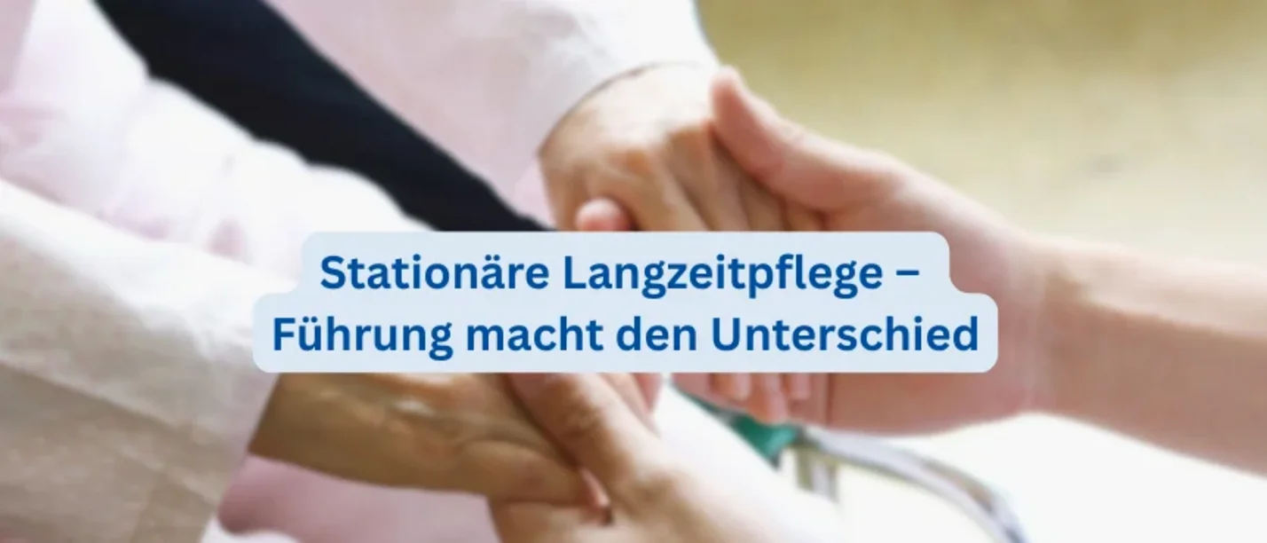 Schriftzug "Stationäre Langzeitpflege – Führung macht den Unterschied"