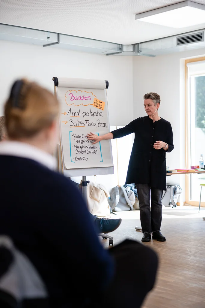 Witten MBA Kick-off mit einer Dozentin.