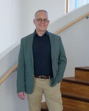 Portrait photo of Univ.-Prof Dr Florian Kreppel