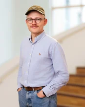 Portraitfoto von Aaron Mroß