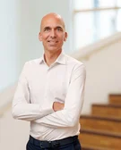 Portrait photo of Dr Dirk Jakobs