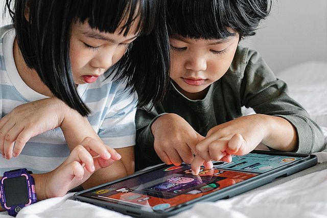 Stockfoto Kinder am Bildschirm (Foto:AlexGreen|pexels)