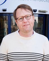 Nils Thiessen (Foto: UW/H) Porträtfoto von Nils Thiessen