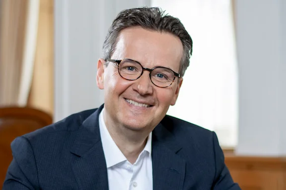 Portraitfoto von Prof. Dr. Rainer Kögel 