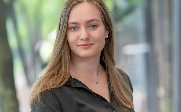 Porträtbild einer jungen Frau.