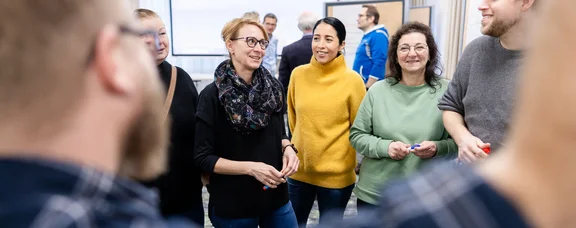 Weiterbildung zur professionellen Führung von Notaufnahmen (Foto: UW/H | Michael Schwettmann) Teilnehmer der Weiterbildung zur professionellen Führung von Notaufnahmen