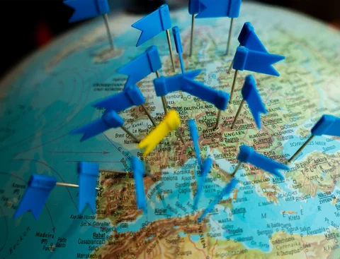 Partner universities across five continents (Photo: UW/H | Krissy Eichhorn) Globe showing the locations of Witten/Herdecke University’s partner universities
