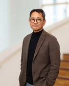 Porträtfoto von Prof. Dr. Kazuma Matoba