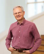 Prof. Dr. med. Ralf Weigel (Foto: UW/H) Porträtfoto von Prof. Dr. med. Ralf Weigel