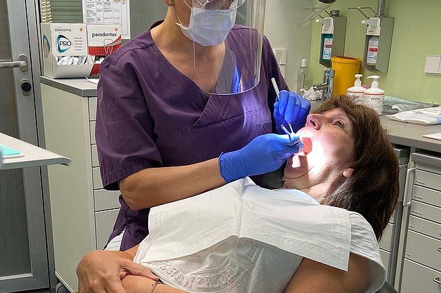 Behandlung in der Zahnklinik der Universität Witten/Herdecke