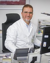 Prof. Dr. med. Dominik Schneider Porträtfoto von Prof. Dr. med. Dominik Schneider