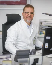 Porträtfoto von Prof. Dr. med. Dominik Schneider
