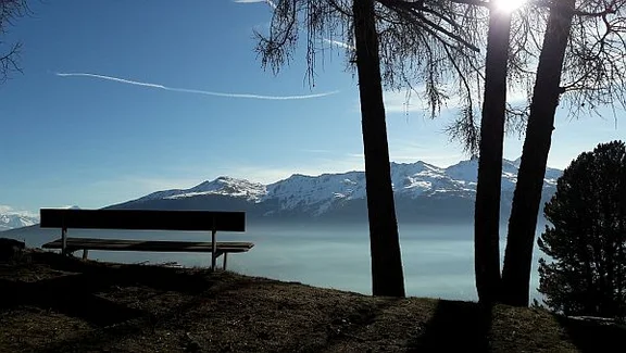 Picture of a bench with a view of the mountains