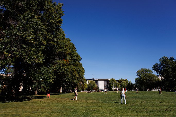 Der Campuspark der University of Victoria/Kanada.