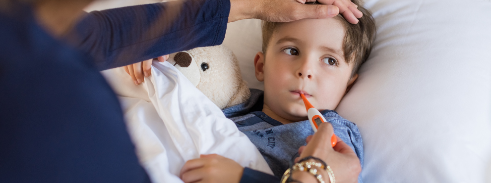In a new review, researchers at UW/H have found evidence that heat applications can help with fever. (Photo: Canva) Symbol image fever
