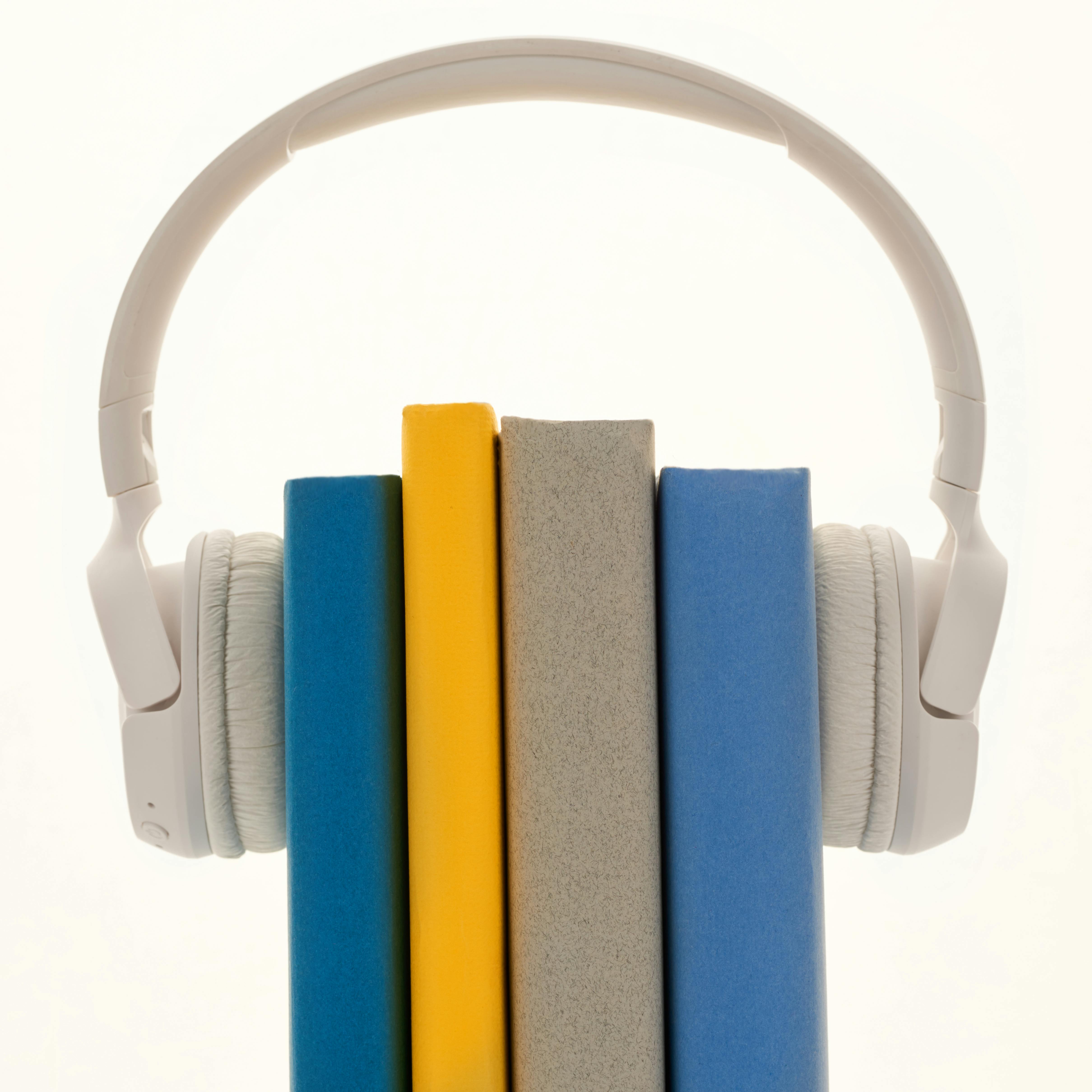 Kerbholz- Ein Hörspiel von Studierenden der UW/H (Foto: pexels | Sound On) Symbolbild von Kopfhörern